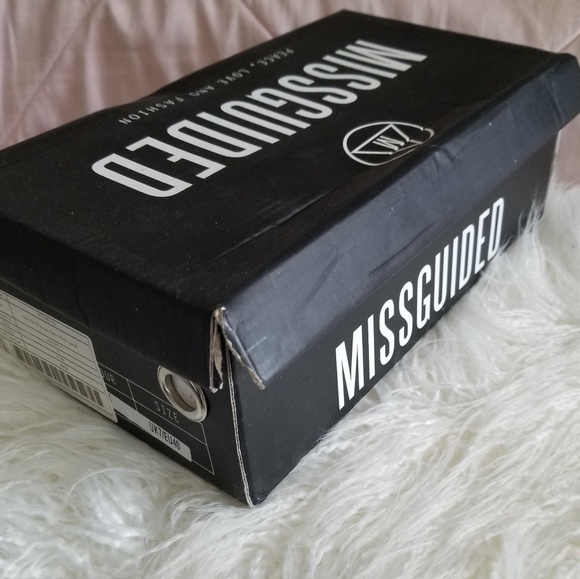 MISSGUIDED NEON PINK SLIP ON LACE SNEAKERS - Picture 7 of 8